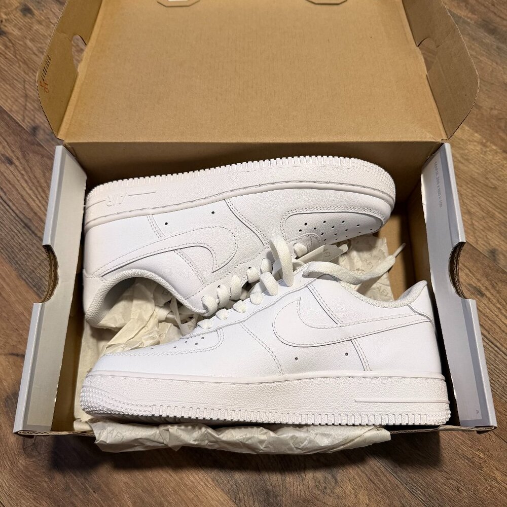 NEW Women's Air Force 1 '07 White Size 7
